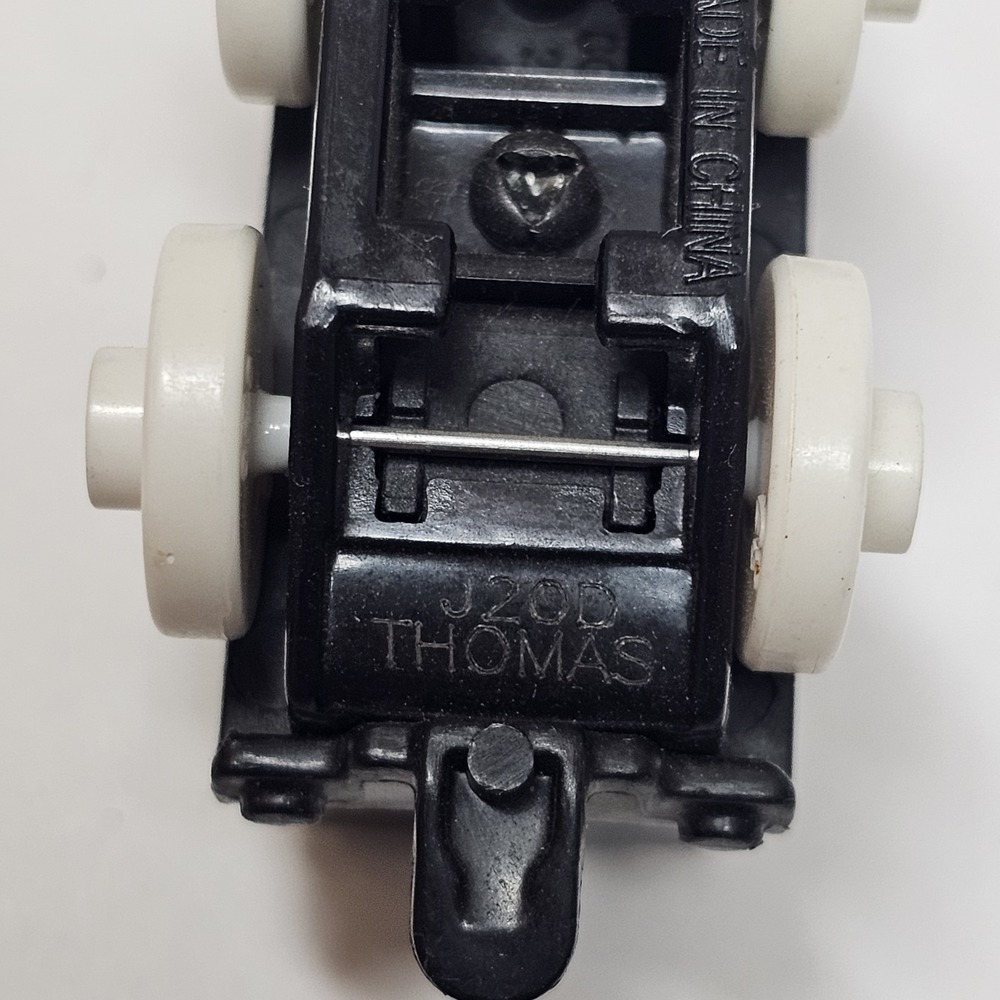 2014 Thomas & Friends Mini Train Tank Engine - Thomas Spooky Skeleton J2OD - Picture 7 of 8